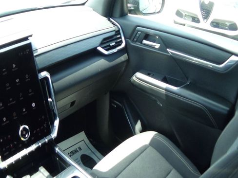 Used 2025 GMC Acadia Elevation FWD image 15