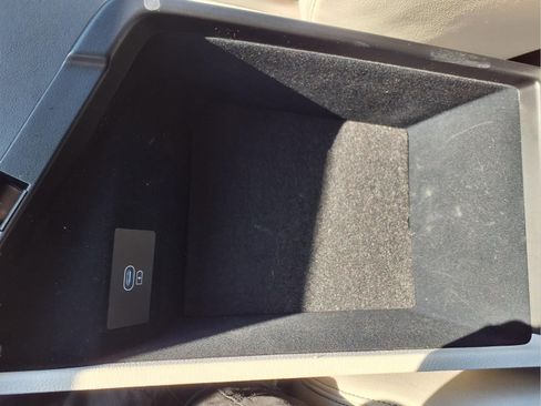 Used 2025 Genesis G70 2.5T image 11