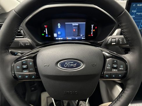 New 2025 Ford Escape Active w/ Tech Pack #1 AWD/4WD image 17
