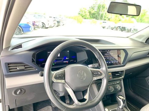 Used 2022 Volkswagen Taos SE image 11