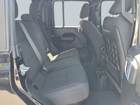 Used 2021 Jeep Gladiator Rubicon AWD/4WD image 19