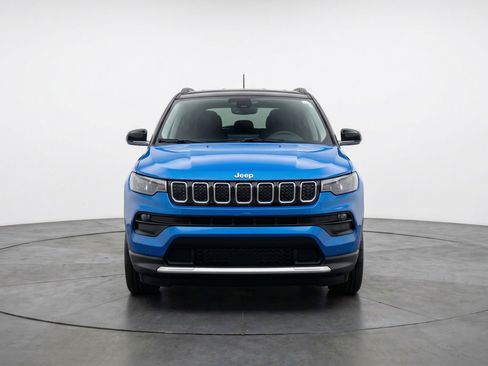 Used 2025 Jeep Compass Limited image 2