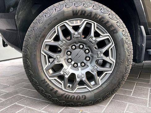 Used 2025 GMC Hummer EV 3X AWD/4WD image 9