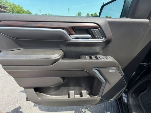 Used 2022 GMC Sierra 1500 SLT w/ SLT Premium Plus Package AWD/4WD image 18
