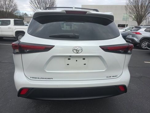 Used 2025 Toyota Highlander LE image 5