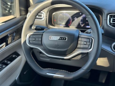 Used 2024 Jeep Wagoneer L Series II w/ Flexible Seating Group image 18