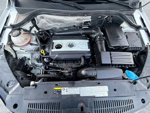Used 2017 Volkswagen Tiguan S image 17