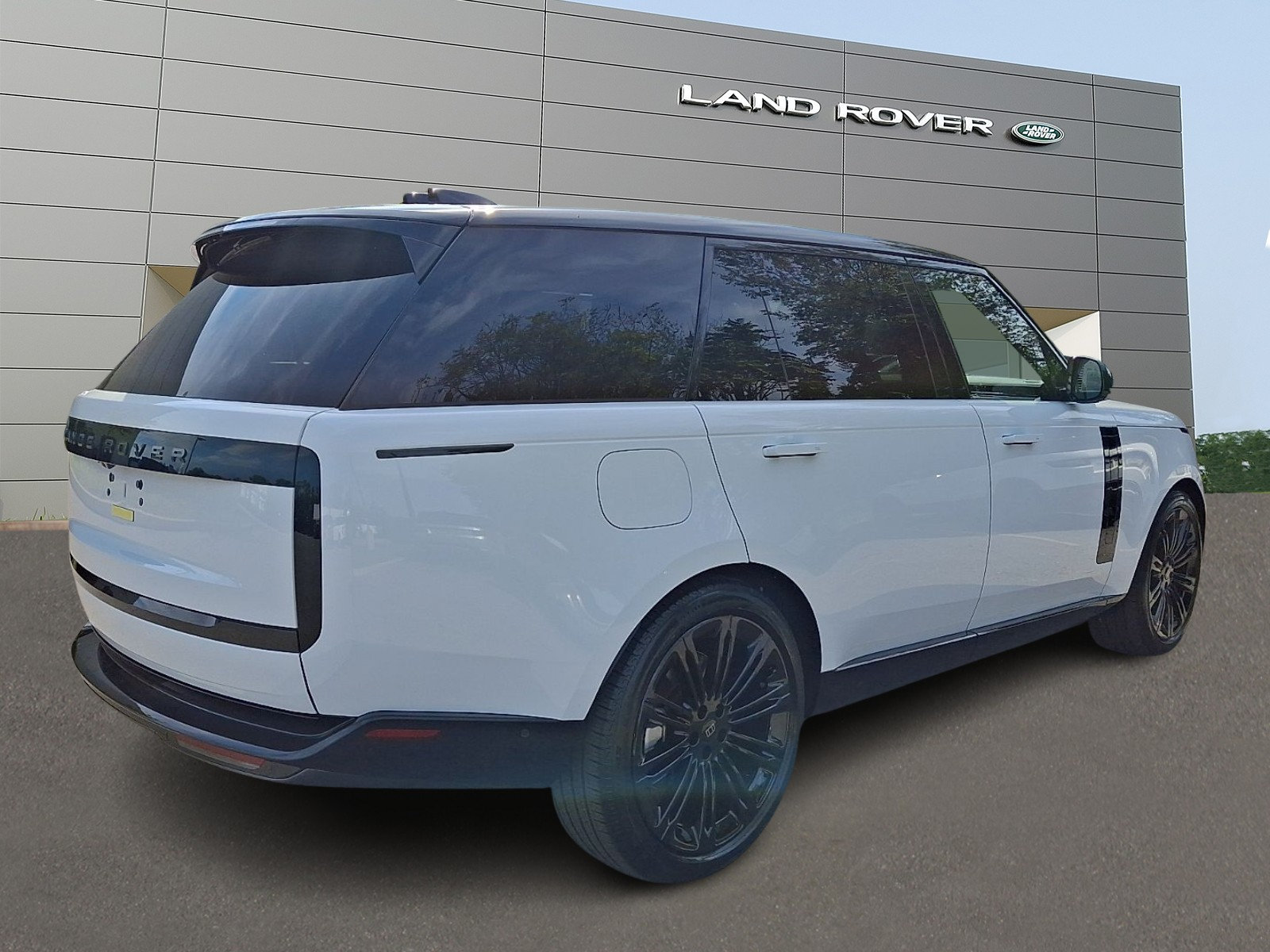 New 2027 Land Rover Range Rover Long Wheelbase SE AWD/4WD image 2