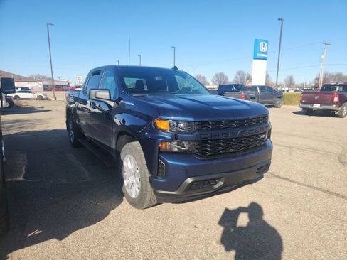 Used 2022 Chevrolet Silverado 1500 Custom w/ Safety Confidence Package image 3