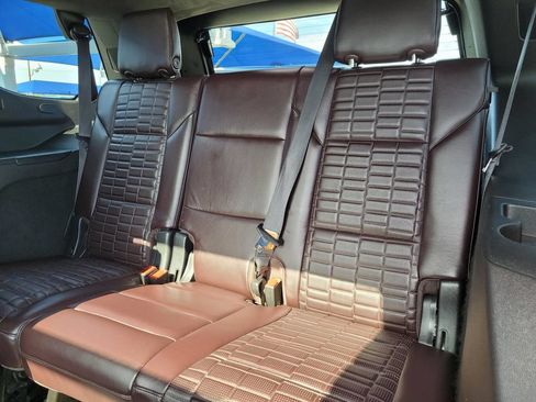 Used 2021 Cadillac Escalade Premium Luxury Platinum AWD/4WD image 4