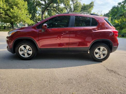 Used 2022 Chevrolet Trax LT w/ Driver Confidence Package image 4
