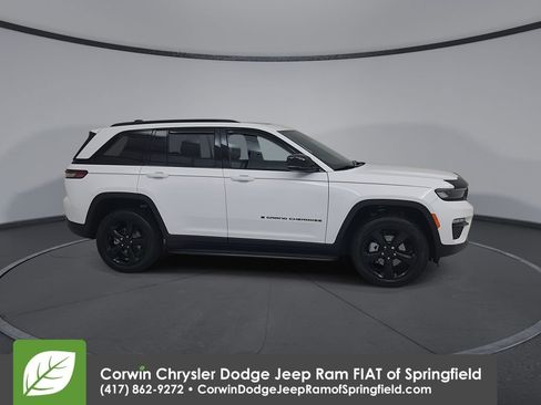Certified 2025 Jeep Grand Cherokee Limited w/ Black Appearance Package AWD/4WD image 16