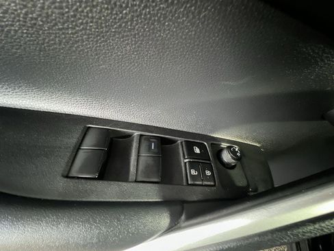 Used 2025 Toyota Corolla Cross LE image 22