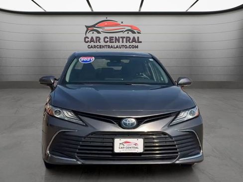 Used 2021 Toyota Camry XLE FWD image 8