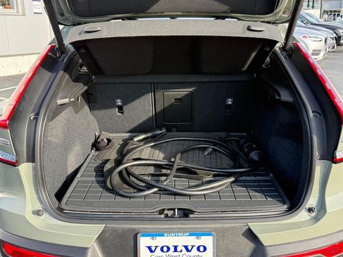 Certified 2023 Volvo C40 P8 Recharge Ultimate w/ Protection Package Premier AWD/4WD image 5