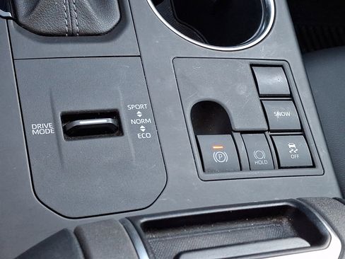 Used 2023 Toyota Highlander XLE image 26