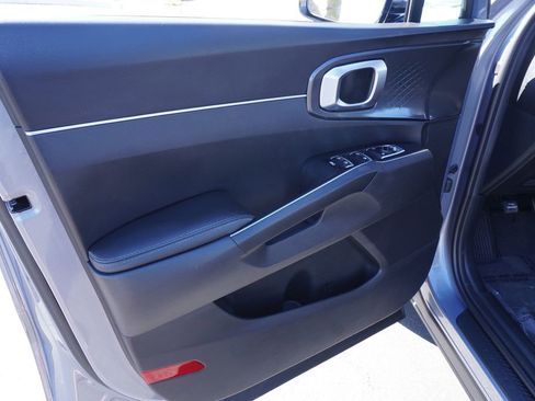 Used 2023 Kia Sorento LX image 15