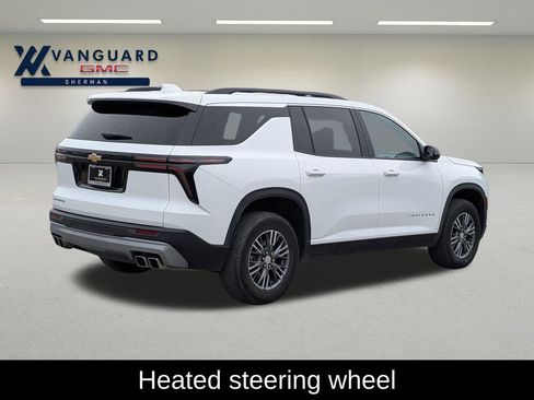 Used 2025 Chevrolet Traverse LT image 7