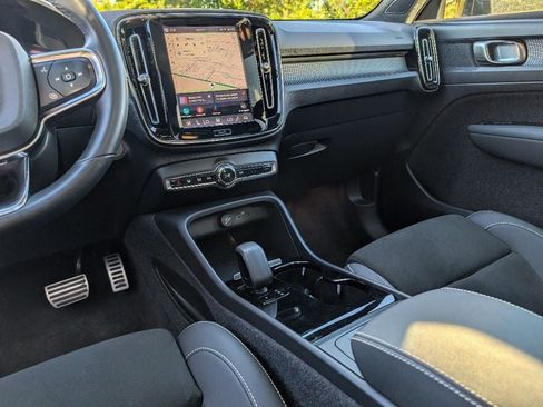 Used 2022 Volvo XC40 P8 Recharge Plus AWD/4WD image 30