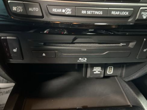 Used 2022 Honda Pilot Touring image 35