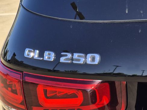 Certified 2021 Mercedes-Benz GLB 250 image 11