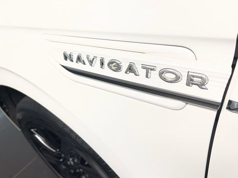 Certified 2022 Lincoln Navigator Reserve w/ Monochromatic Package image 39