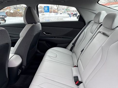 Certified 2025 Hyundai Elantra Limited image 30
