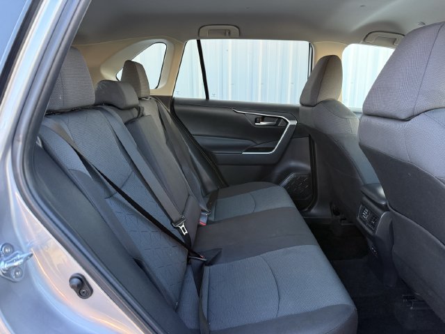 Used 2025 Toyota RAV4 XLE FWD image 31