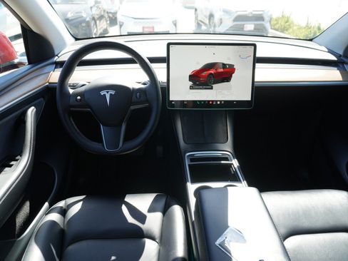 Used 2023 Tesla Model Y Long Range AWD/4WD image 2