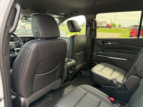 New 2026 Chevrolet Traverse LT w/ Enhanced Driving Package FWD image 17