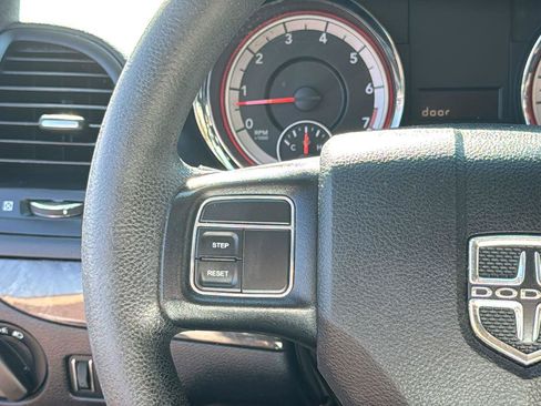 Used 2019 Dodge Grand Caravan SE FWD image 12