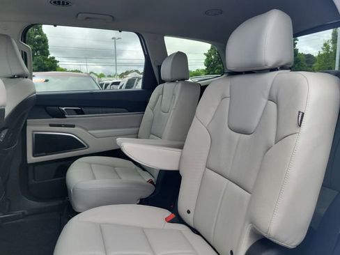 Used 2025 Kia Telluride EX w/ EX Captain's Chair Package FWD image 9