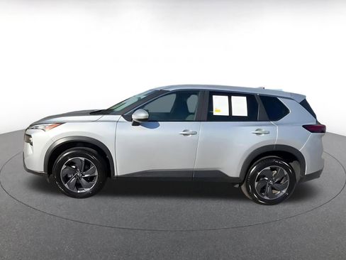 Used 2025 Nissan Rogue SV FWD image 9