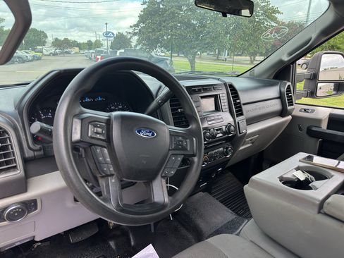Used 2017 Ford F250 XL w/ Power Equipment Group RWD image 19