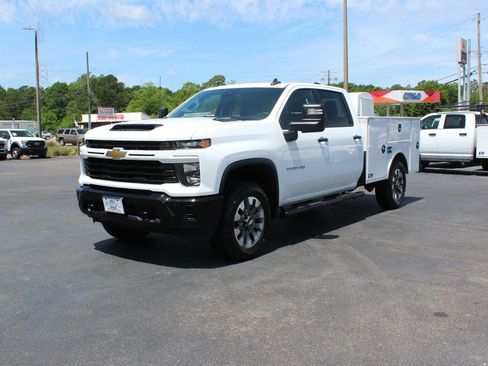 Used 2025 Chevrolet Silverado 2500 Custom w/ Custom Value Package AWD/4WD image 10