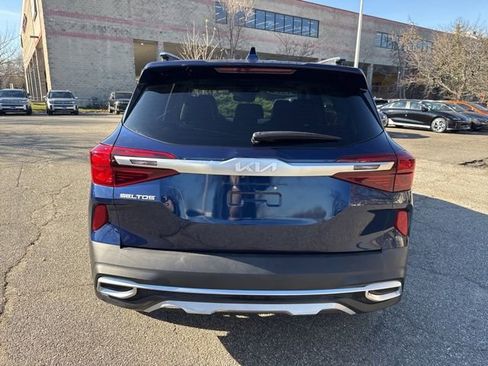 Used 2022 Kia Seltos EX image 19