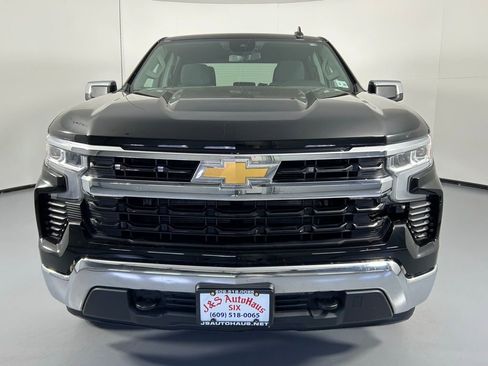 Used 2023 Chevrolet Silverado 1500 LT AWD/4WD image 2