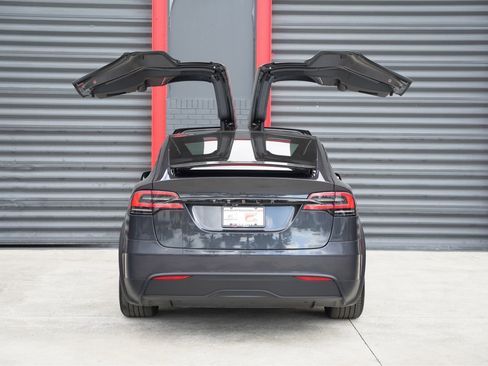 Used 2024 Tesla Model X image 8