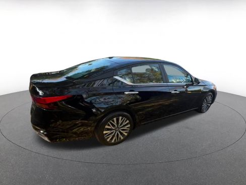 Used 2025 Nissan Altima 2.5 SV image 15