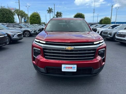 Used 2025 Chevrolet Traverse LT AWD/4WD image 2
