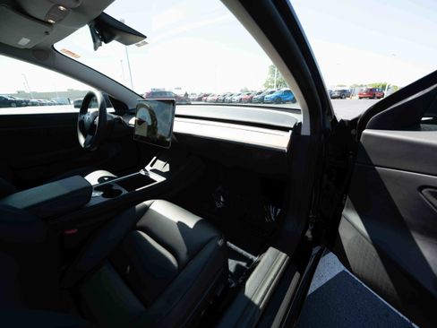 Used 2021 Tesla Model 3 Standard Range Plus RWD image 22