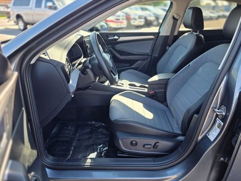 Used 2025 Volkswagen Jetta SE image 15