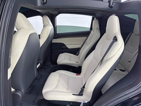 Used 2023 Tesla Model X image 45