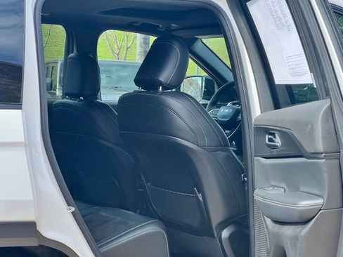 Used 2025 Jeep Grand Cherokee Altitude image 44