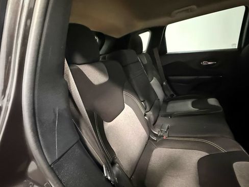 Used 2014 Jeep Cherokee Latitude FWD image 64