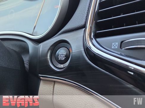Used 2019 Jeep Grand Cherokee Limited AWD/4WD image 6