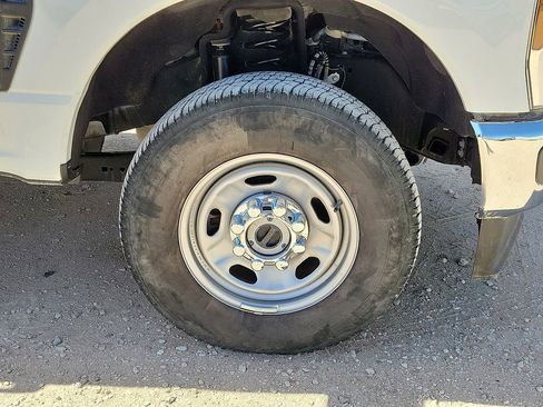 Used 2025 Ford F250 XL w/ XL Chrome Package image 14