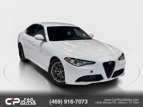 Used 2018 Alfa Romeo Giulia image 1