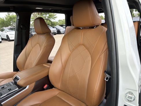 Used 2020 Toyota Highlander Platinum FWD image 16