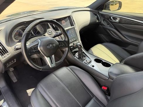 Used 2018 INFINITI Q60 2.0t w/ Moonroof Package RWD image 11